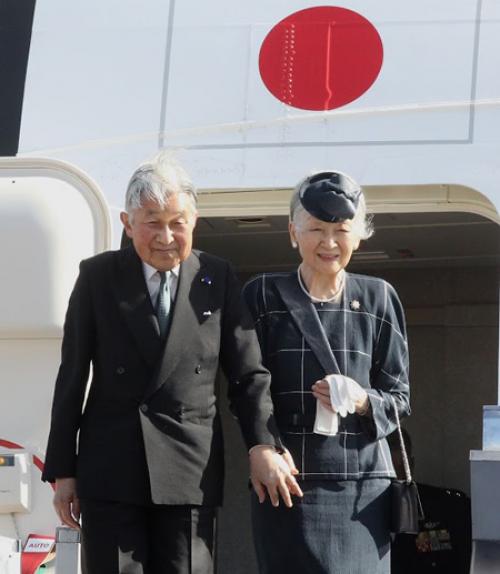 		 Emperor Akihito and his wife
	