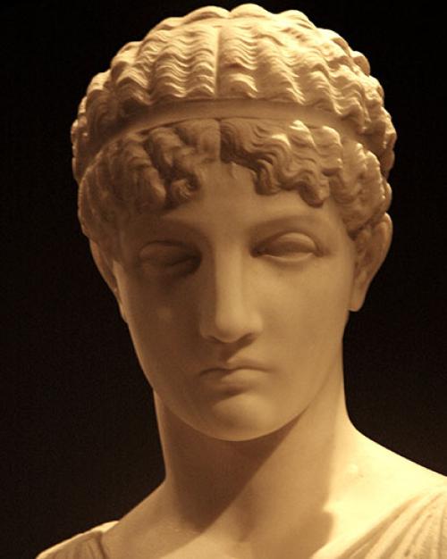 		 Stature of the head of a Greek woman
	