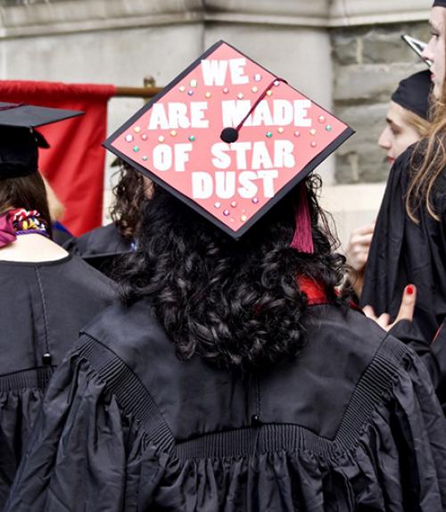  A graduation cap message honoring Carl Sagan