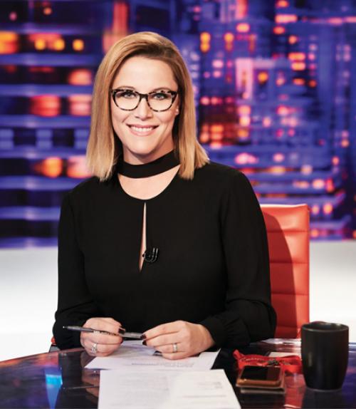 		 Alumn S.E. Cupp on the set
	