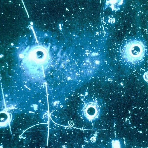 Blue circles and lines showing neutrino trail in bubble chamber