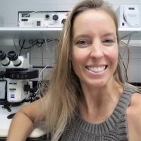  Leslie Babonis in front of a microscope in her lab