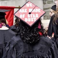A graduation cap message honoring Carl Sagan
