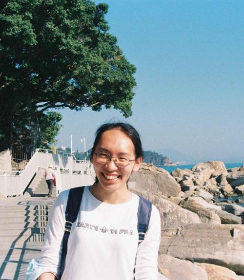 Lin Ai by the ocean in a t-shirt.