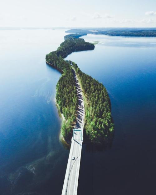 A road running through a string of islands, seen from above