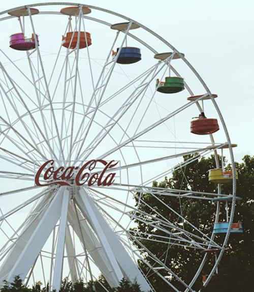  Ferris wheel with Coca-Cola logo in the center