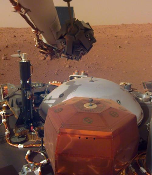  NASA and JPL mission engineers continue to check tools aboard the Martian lander InSight in this photo from Dec. 4.