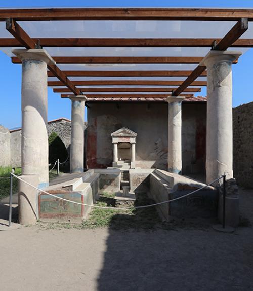  Garden triclinium (outdoor dining benches) at the Casa dell’Efebo, a wealthy house in Pompeii. Paintings of Egyptian landscapes decorate the sides of the benches where people once reclined to dine, and an artificial canal once flowed between the benches. 
