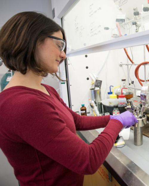 Kristina Hugar, Ph.D. ‘15, Ecolectro’s chief science officer, conducts research in the startup’s laboratory space at Cornell’s McGovern Center.