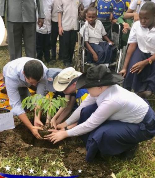  Thomas Nolan plants a tree with students