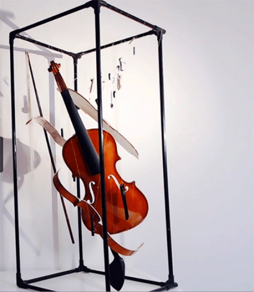 Violin in a three-dimensional frame