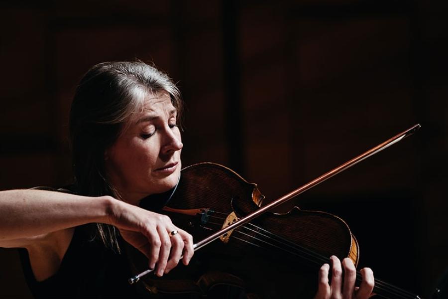 violist Nikki Divall
