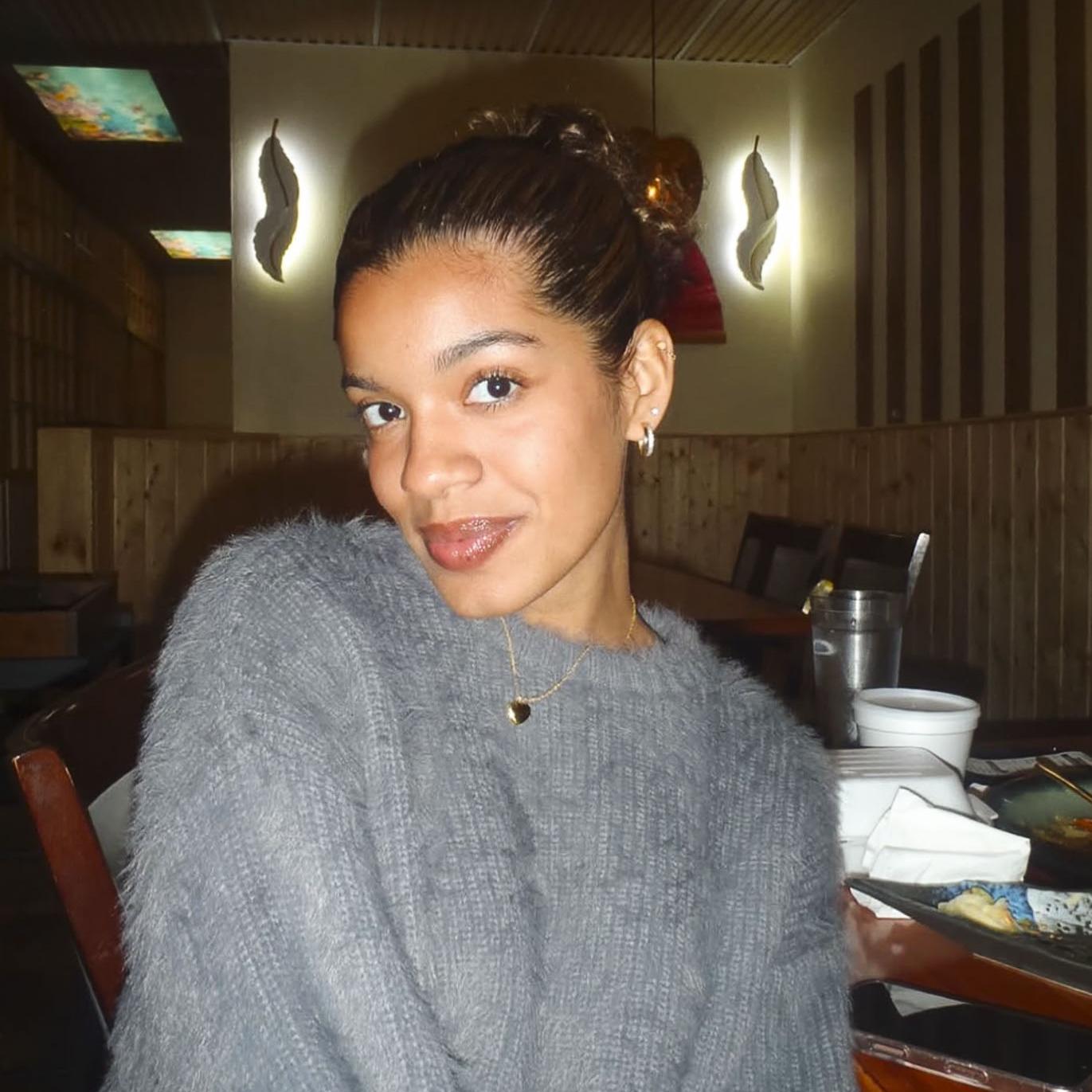		girl smiling
	