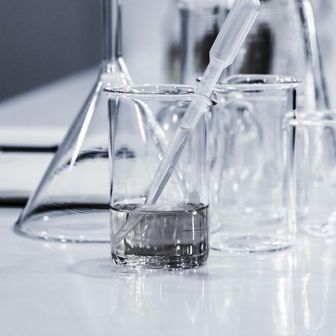 		Clear glass chemistry beakers 
	