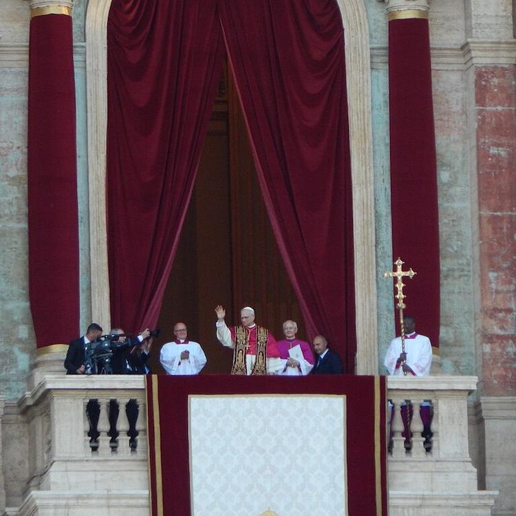 		People in religious robes on a balcony
	