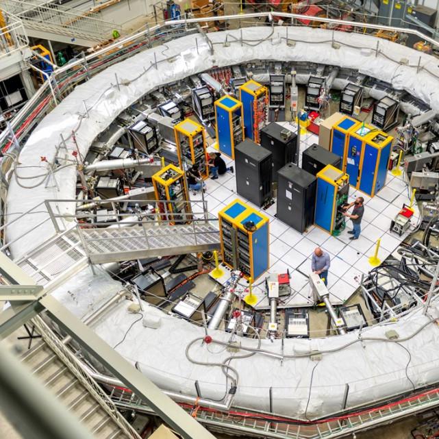 		A huge ring with electronic wiring going into the center, along with a ladder-like stairs.
	