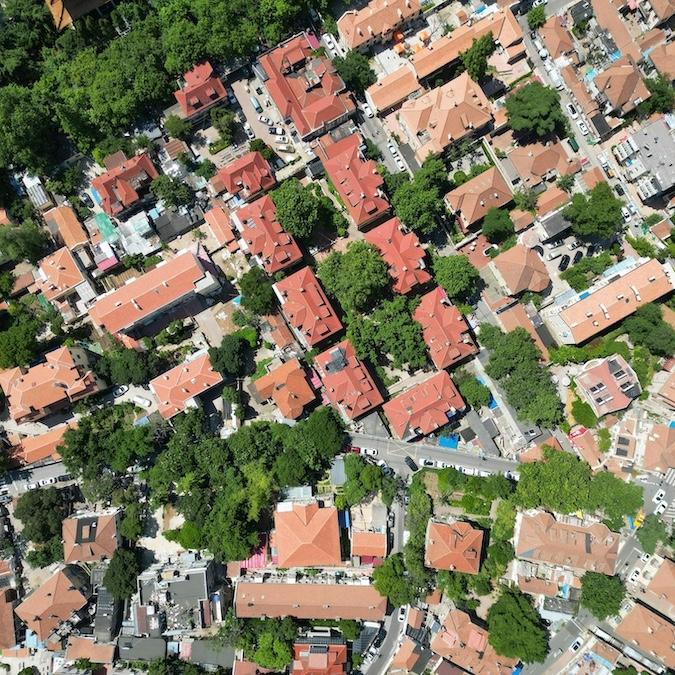 		Houses in a neighborhood, seen from above
	