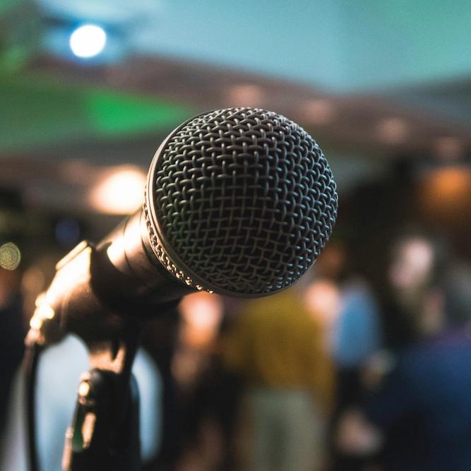 		Microphone up close
	