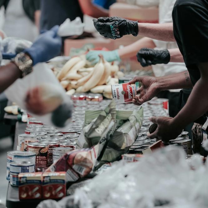 		Many people working together to package food
	