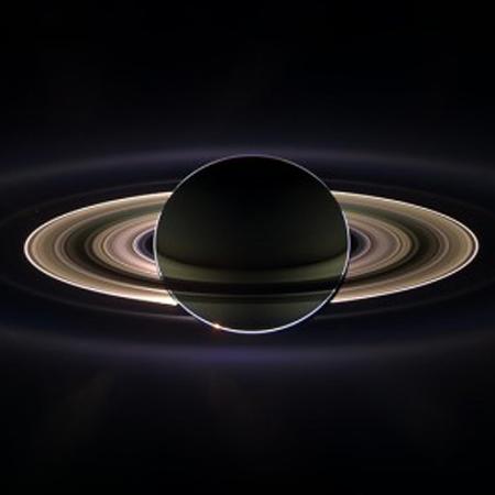 Saturn with dark colors in 2D