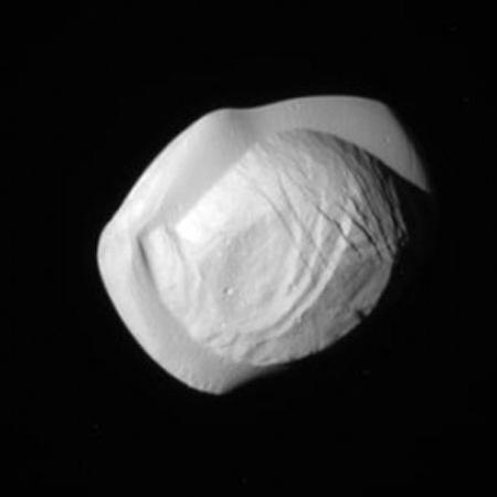 Saturn&#039;s small moon Pan