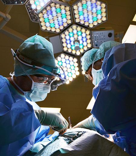  doctors in an operating room