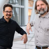  Itai Cohen, professor of physics, and Paul McEuen, the John A. Newman Professor of Physical Science