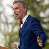  Bill Nye delivers the convocation speech
