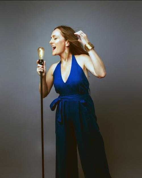 		Person in stunning blue dress, singing
	