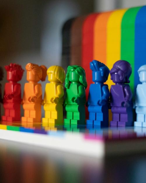 		11 Lego figures set in rainbow order
	