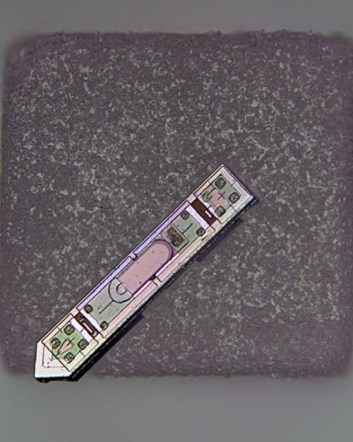 		Grey square topped by a silver arrow-shaped object
	