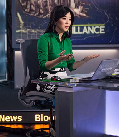  Scarlet Fu &#039;94 in action as one of the early-morning anchors of &quot;Bloomberg Surveillance&quot; on Bloomberg Television. Photo: Bloomberg Television