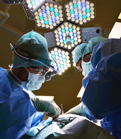 		 doctors in an operating room
	