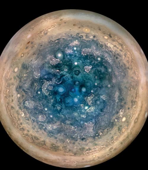  Cylcones on Jupiter&#039;s north pole
