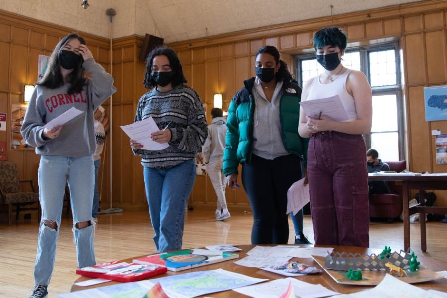 Course art exhibition teaches expression about social