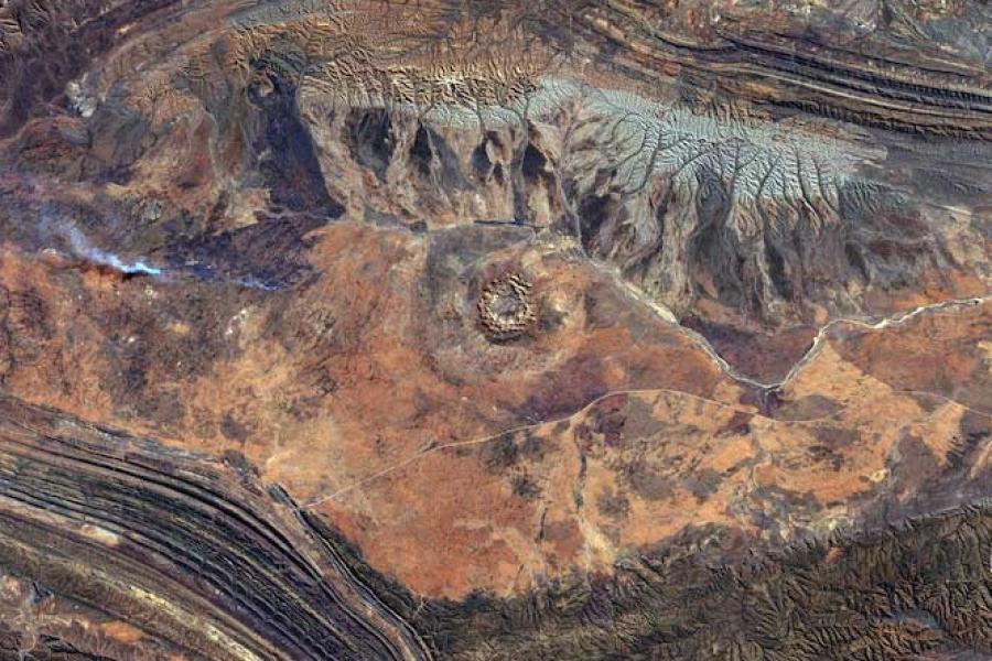 geometric pattern in browns and blues: a dry part of Australia seen from above