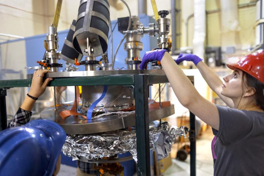 Students working in Newman Lab