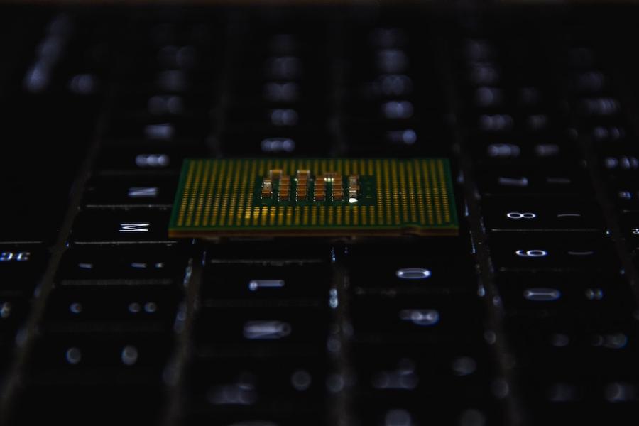 Dark image with squares in the center