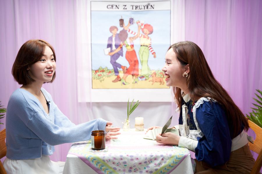An Le laughing with a guest on her talk show