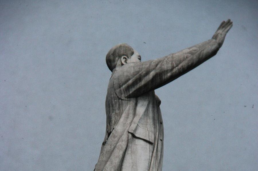statue of Chairman Mao