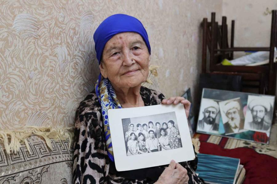 woman holding photo