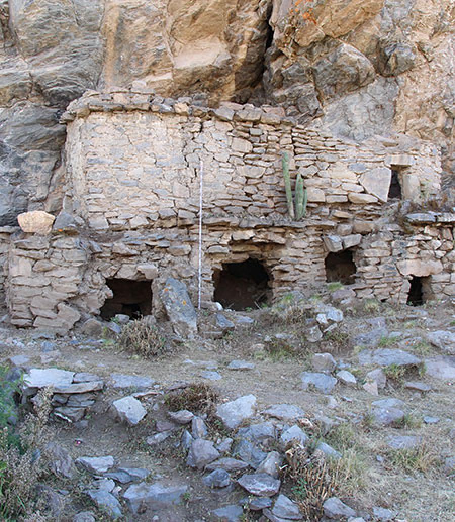  Above-ground tombs at the cemetery site of Yuraq Qaqa (Colca Valley, Peru).