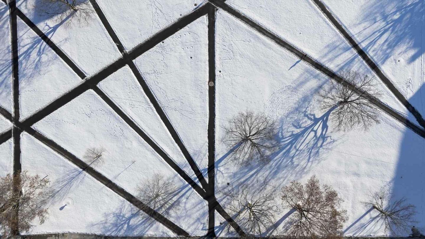 Quad paths in snow